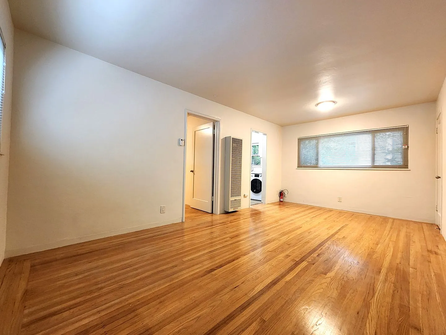 Updated one bedroom in downtown Palo Alto with in-unit washer and dryer. — Photo 2