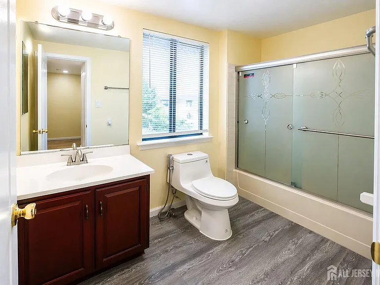 101 Hampshire Dr — Photo 10