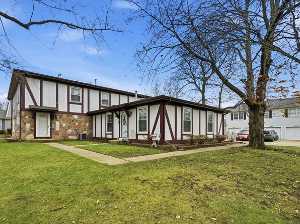 311 Meadow Ct, Vernon Hills, IL 60061