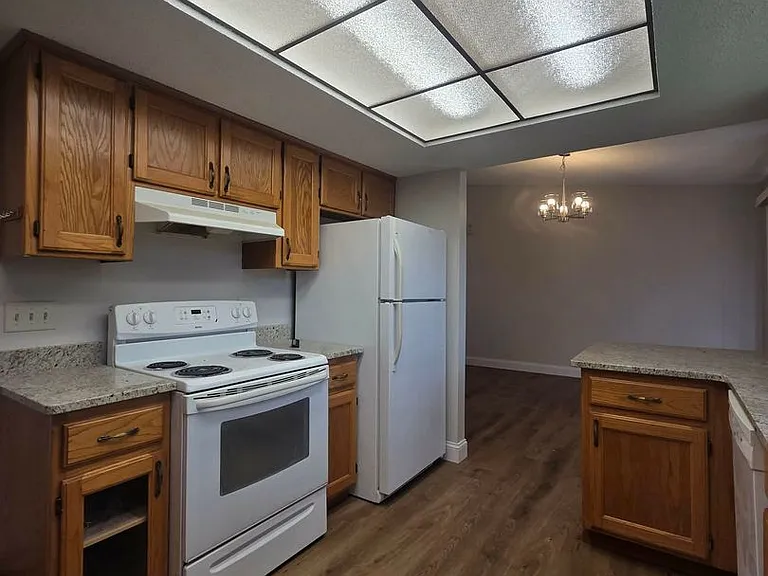 328 S Kiowa Ct — Photo 11