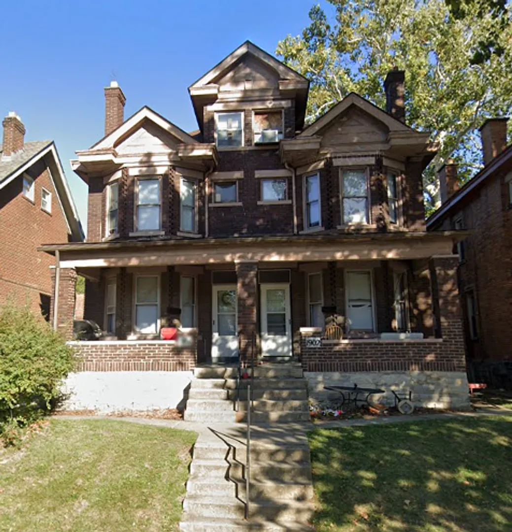 1902-04 Summit St — Photo 2