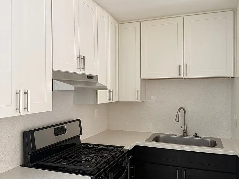 950 Bishop Apartments — Photo 2