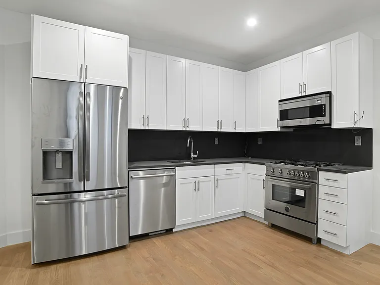 121 Madison Ave #11E — Photo 1