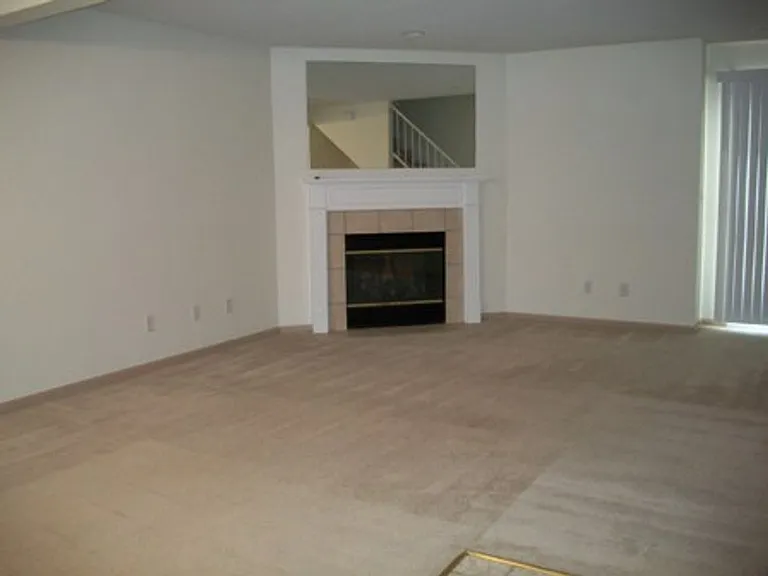1201 Pebblecreek Dr — Photo 2
