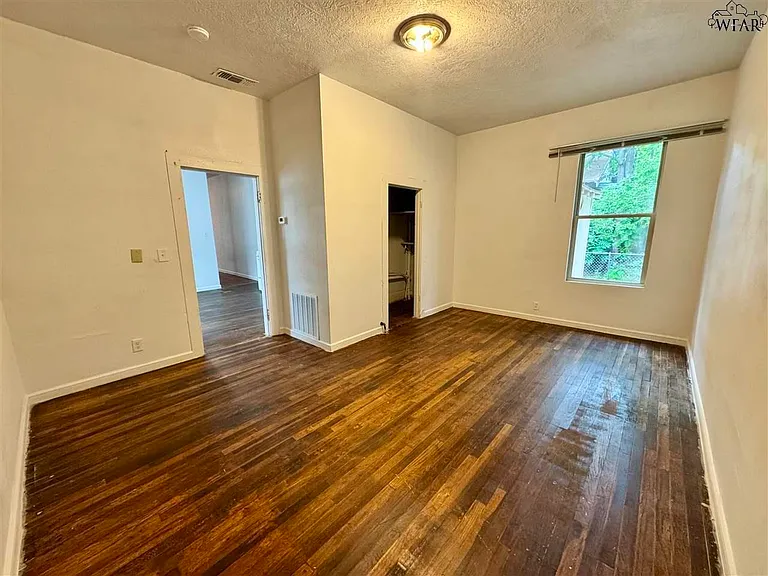1111 Monroe St — Photo 1