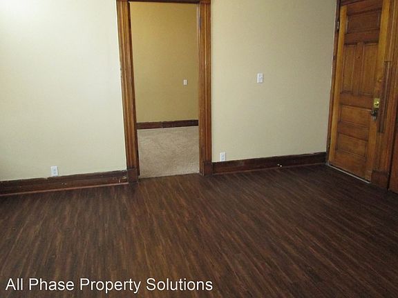 4th image of 731 1/2 Maine St APT 2