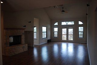 4th image of 2403 Summit Dr
