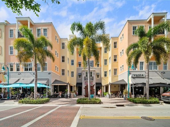 200 NE 2nd Ave APT 304