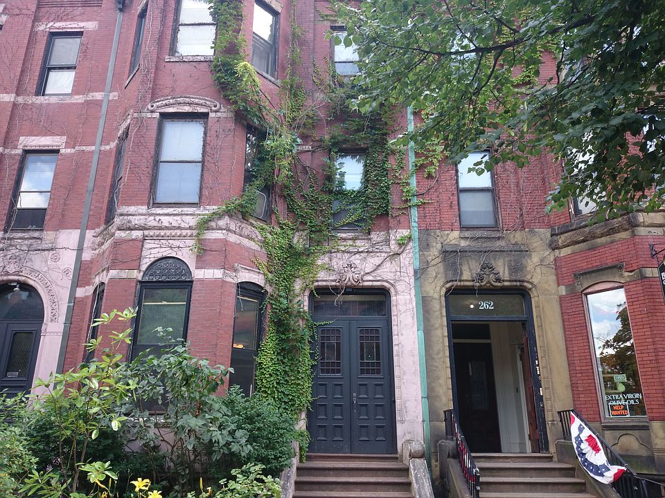 2nd image of 260 Newbury St