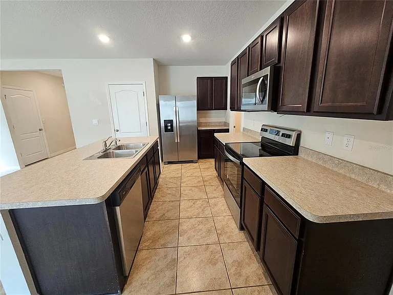 1387 Berry Ln — Photo 9