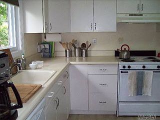 3rd image of 8 Hilaire Dr