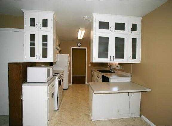 3rd image of 8424 Virginia Cir S