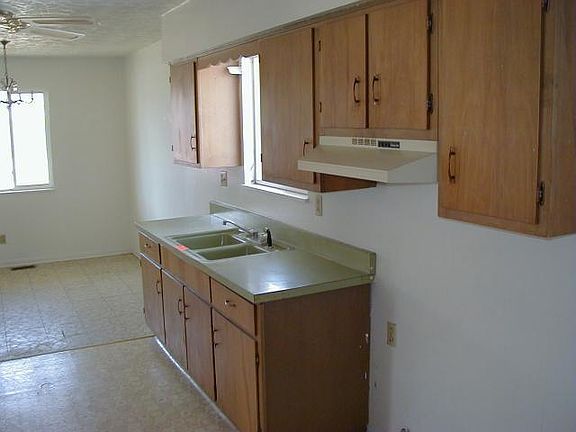 5th image of 3103 S Saint Paul St