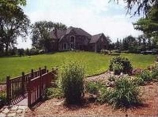 589 Ahlstrand Rd, Glen Ellyn, IL 60137