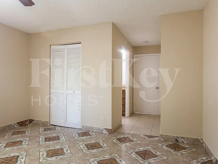 5990 Ithaca Cir W — Photo 7