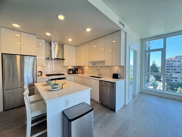 555 Sydney Ave — Photo 7