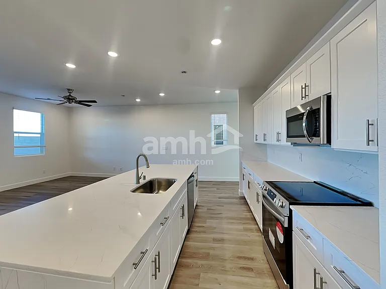 10560 Lagaspi Dr — Photo 4