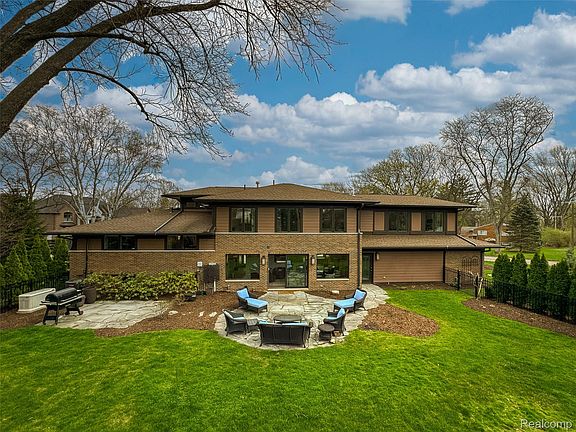 4th image of 218 Hillboro Dr