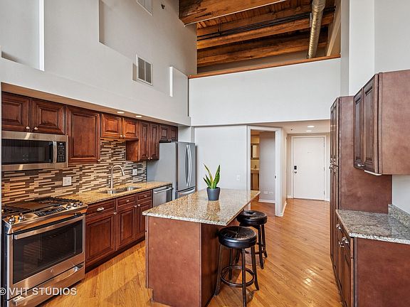 3rd image of 2614 N Clybourn Ave APT 109