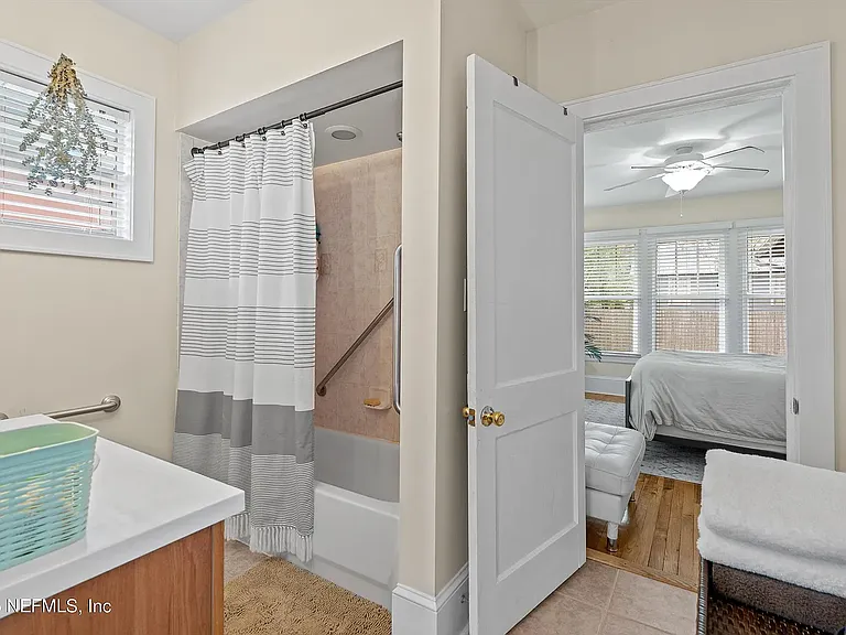 910 Talbot Ave — Photo 16