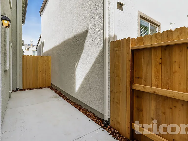 816 Chiselville Ln — Photo 15
