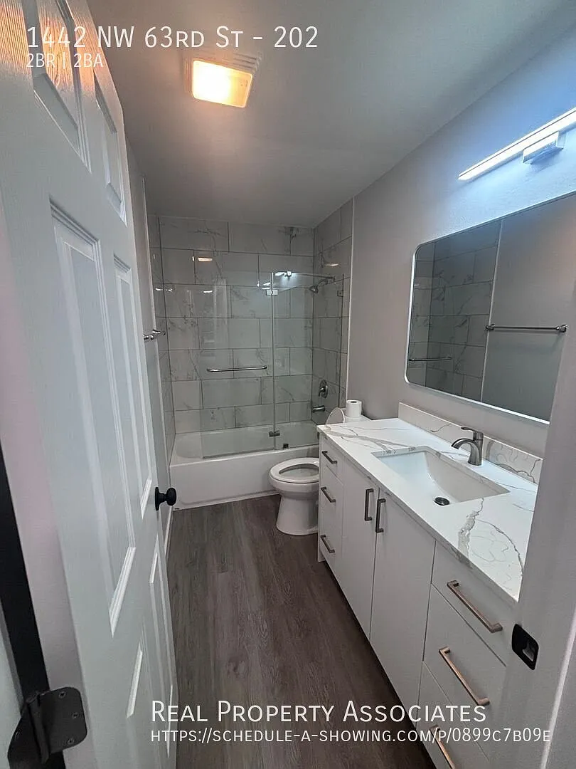 Ballard 2 Bed 2 Bath Condo Available Now! — Photo 2