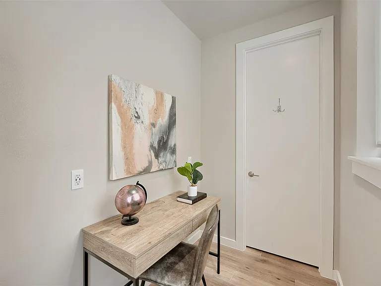 2301 Bluebonnet Ln #4 — Photo 5