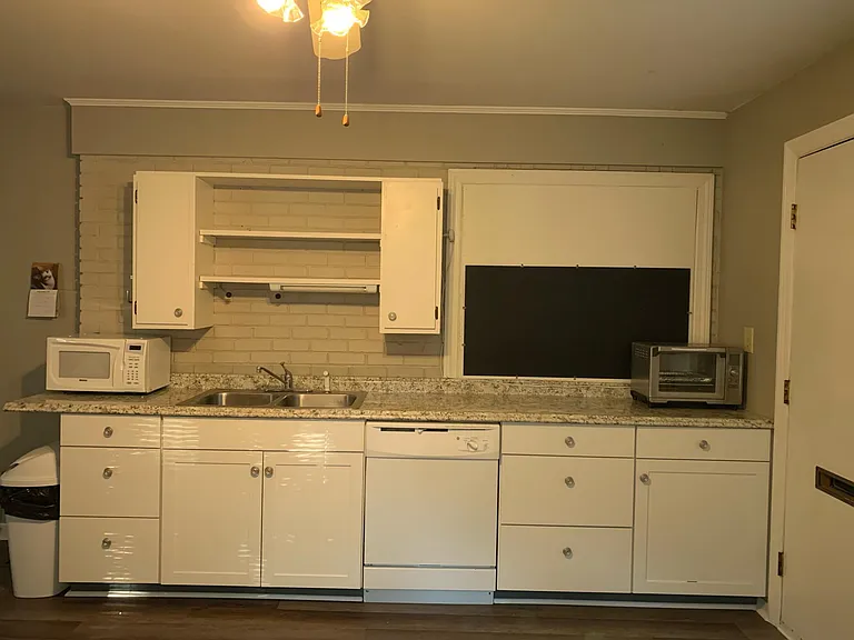 2037 Clairmont Rd — Photo 6