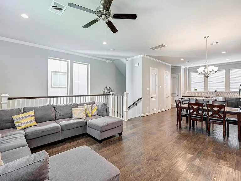 2113 Paul Quinn St — Photo 4