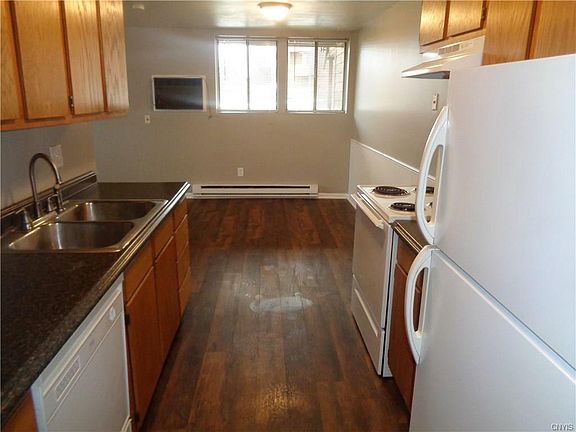 3rd image of 578 Village Blvd N