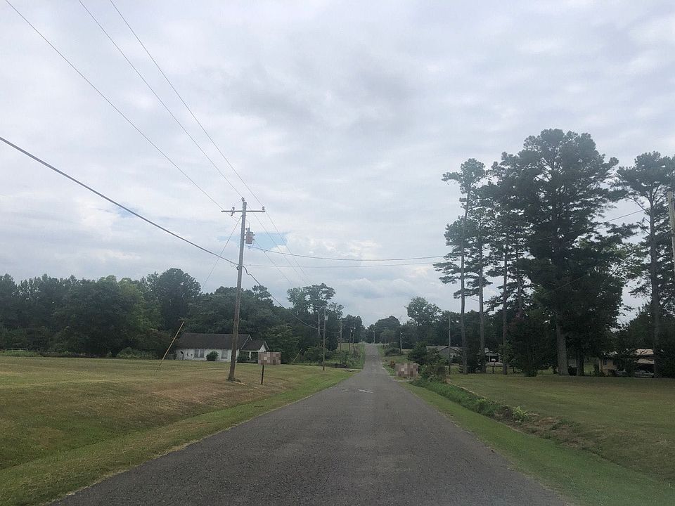 2nd image of 925 Rabbit Town Rd