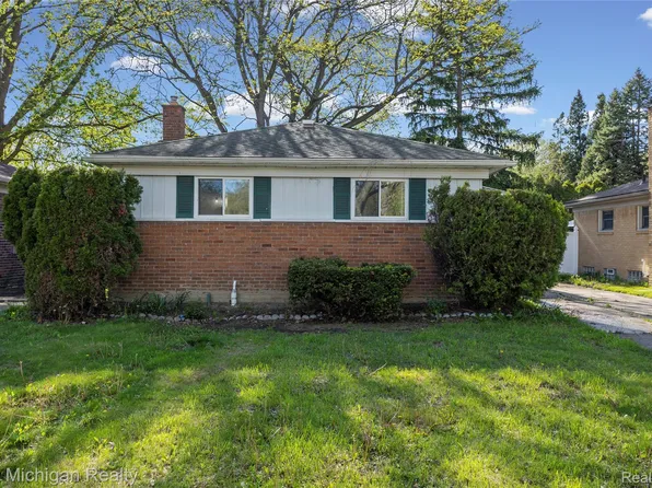 21901 Harding St, Oak Park, MI 48237