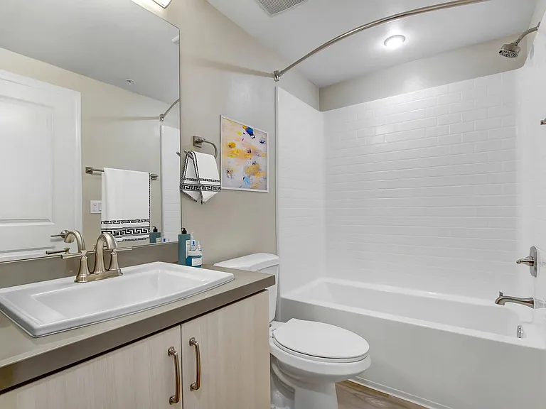 JB Center Apartments — Photo 37