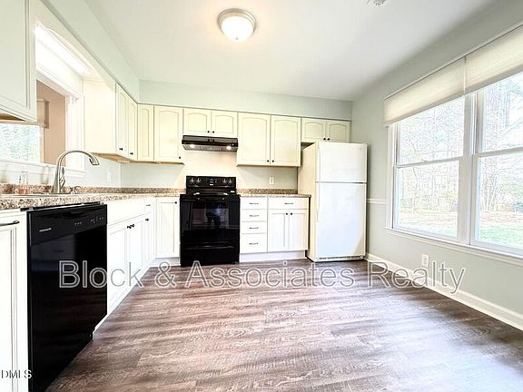 3rd image of 6400 Meadow View Dr