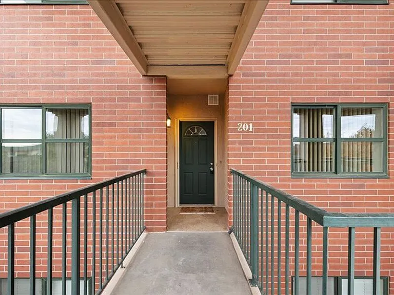 300 Col Point Dr #C-201 — Photo 5