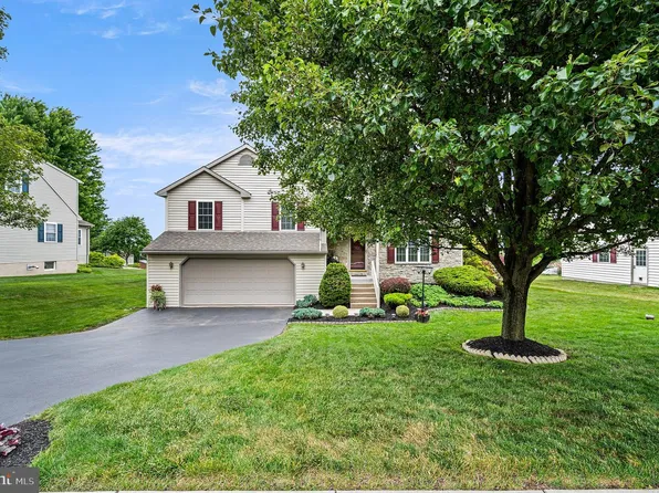 349 Farmview Dr, East Earl, PA 17519