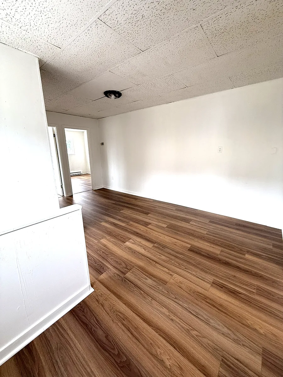 Building Photo - 700 Throop St #2