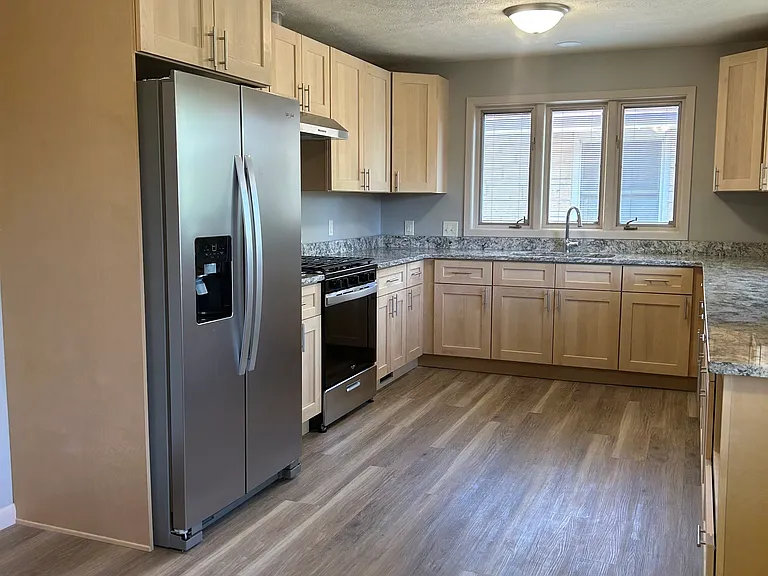 324 S Cotner Blvd — Photo 3