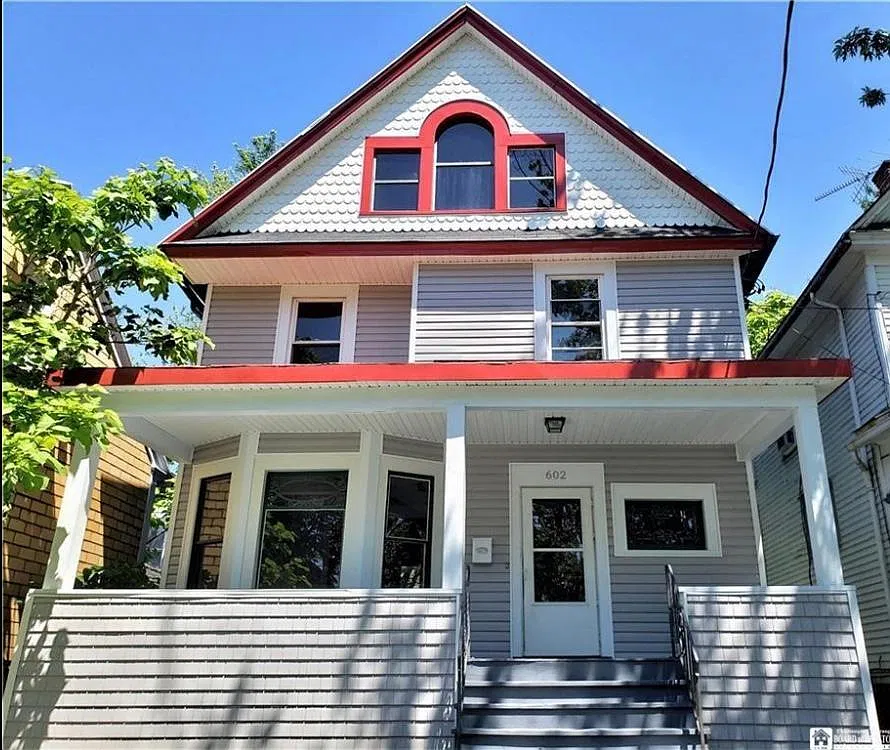 602 Swan St — Photo 2