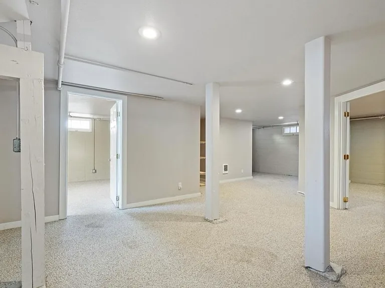 521 E Cherry St — Photo 15