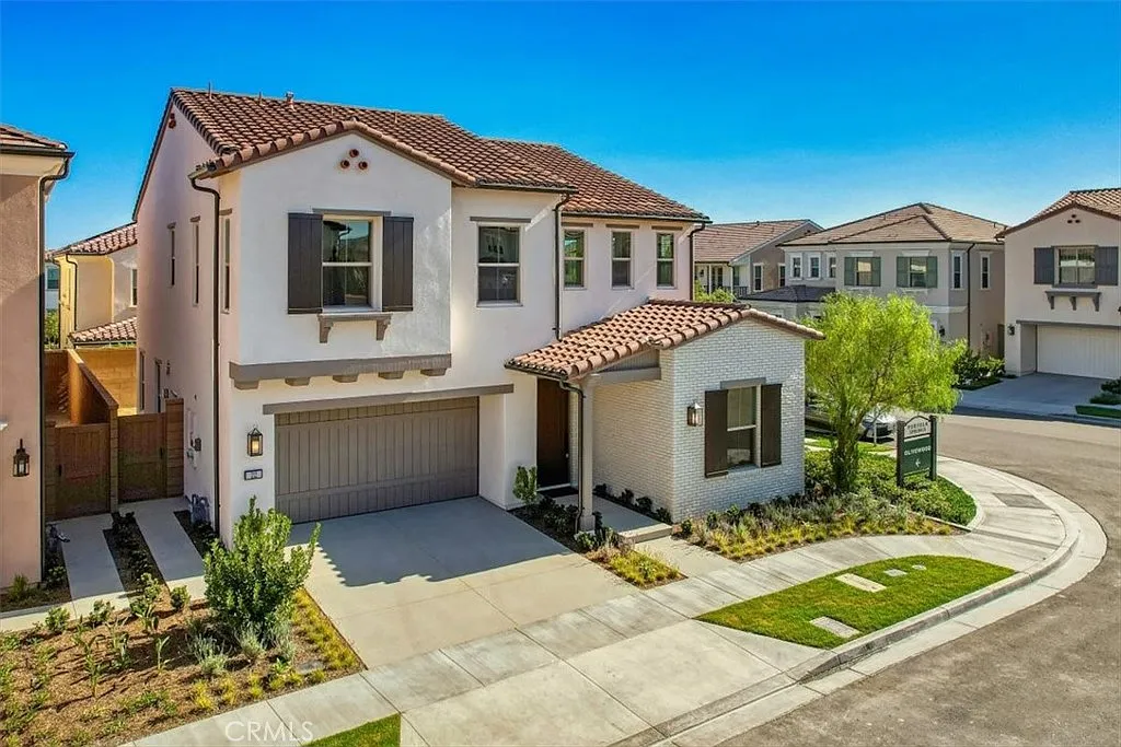 4 bed, 2870 sqft, $7,600 — Photo 2