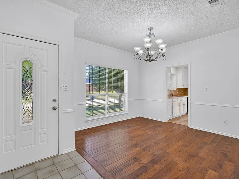 2403 Ridgevalley Dr — Photo 2