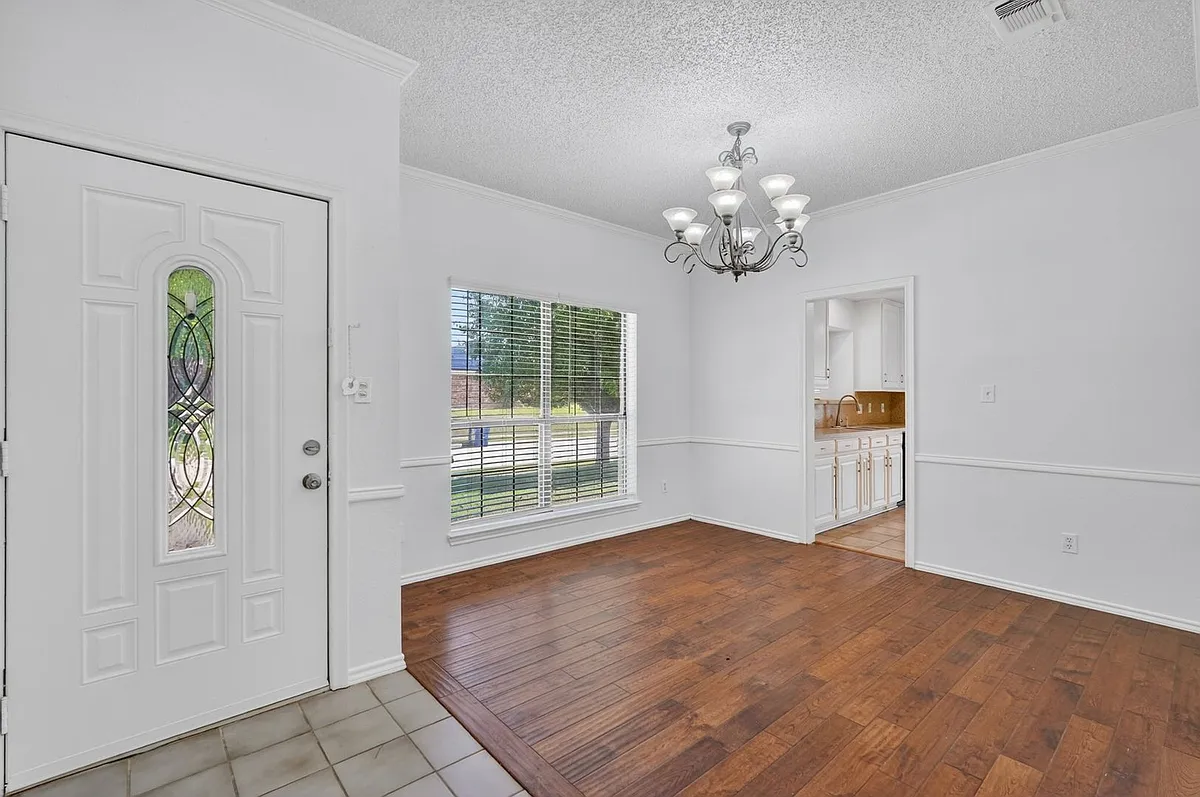 Building Photo - 2403 Ridgevalley Dr