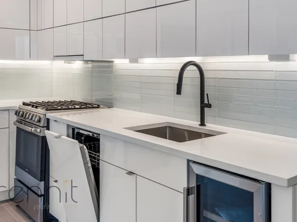 320 Linden Boulevard image 17 of 30