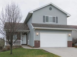 10 Windsor Rd, North Liberty, IA 52317