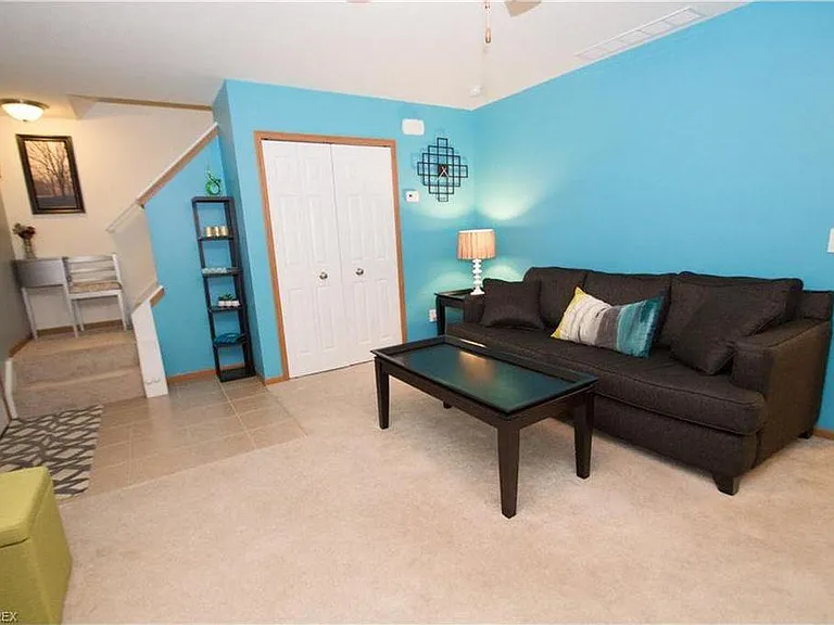 1053 Beachview Rd — Photo 4