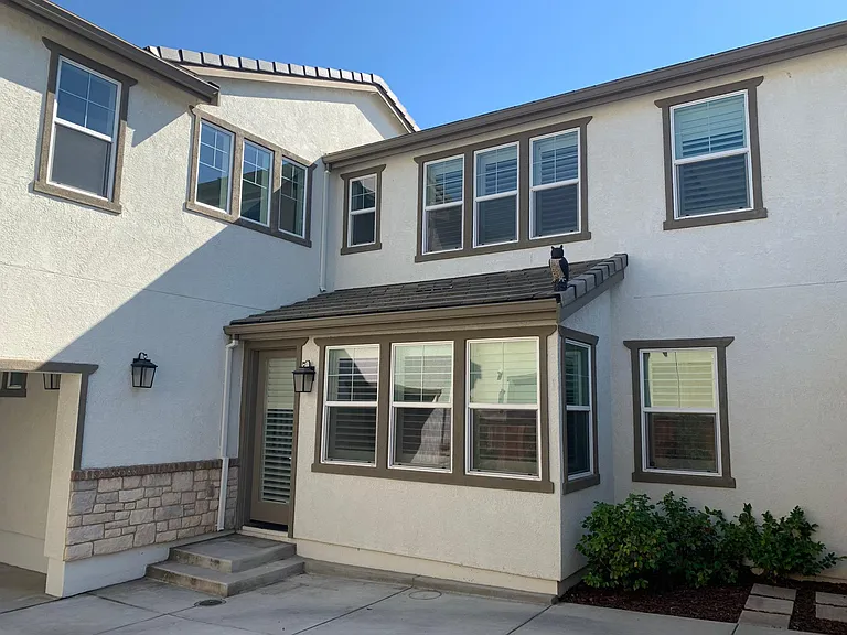 Side driveway area