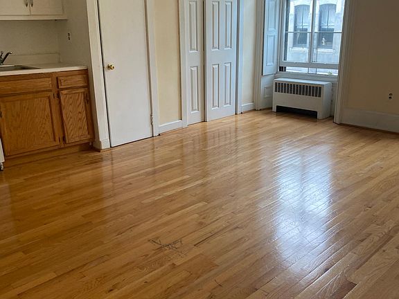 4th image of 2204 James St #2B