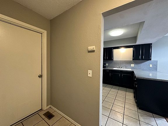 5th image of 14019 Fairhill Ave
