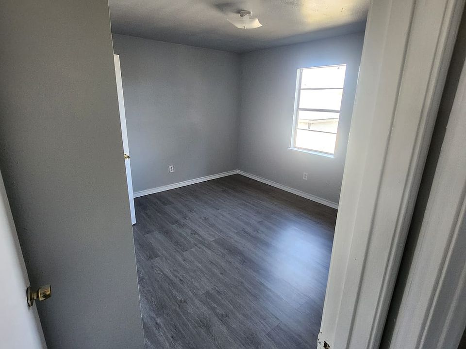 1st image of 2110 De Leon Ave #D